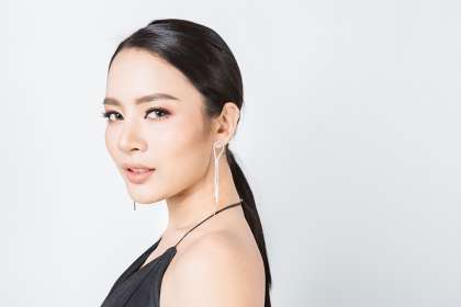 Closeup,Portrait,Young,Beauty,Asian,Model,Fashion,Girl,With,Diamond 9 Perawatan Wajah Usia 35 Tahun agar Tetap Sehat dan Awet Muda